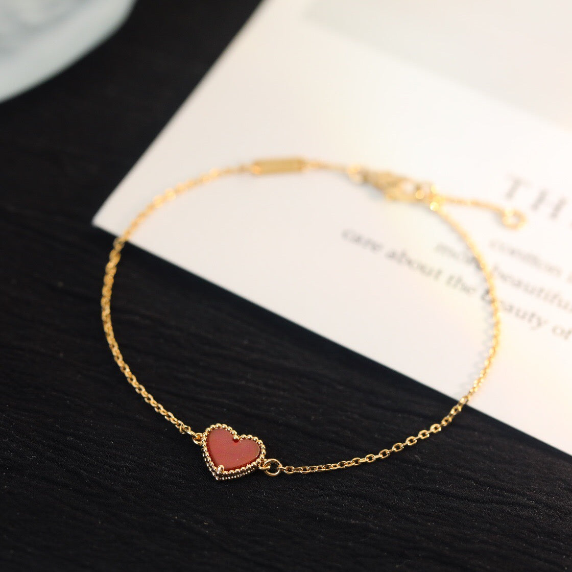 Mysitc HEART-SHAPED  CARNELIAN SINGLE FLOWER BRACELET