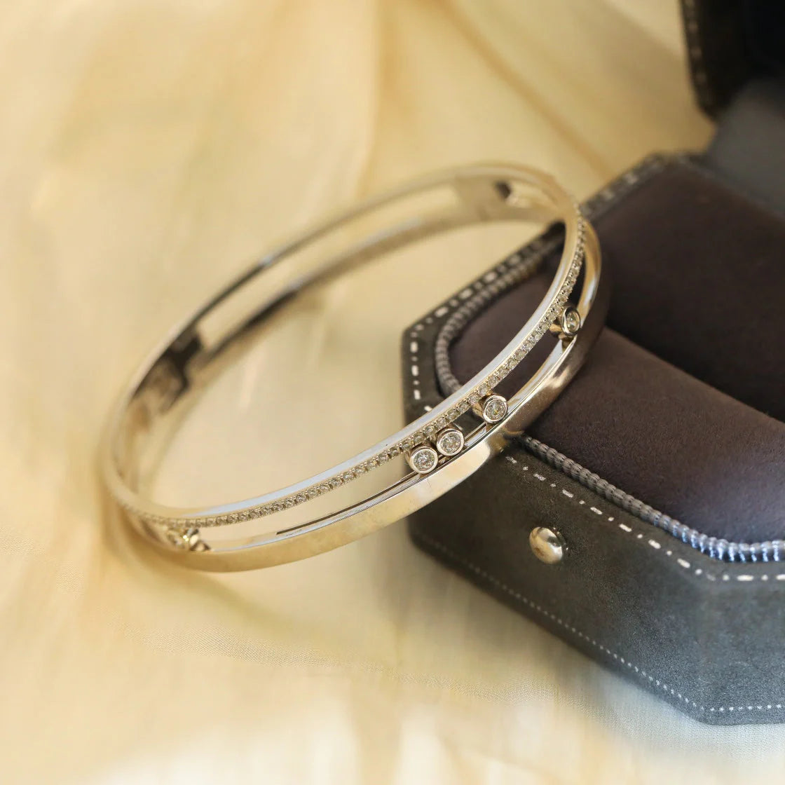 [Mysitc] Move Romane Diamond Bangle Bracelet