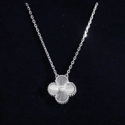 [Mystic]CLOVER  15MM DIAMOND LASER NECKLACE SILVER