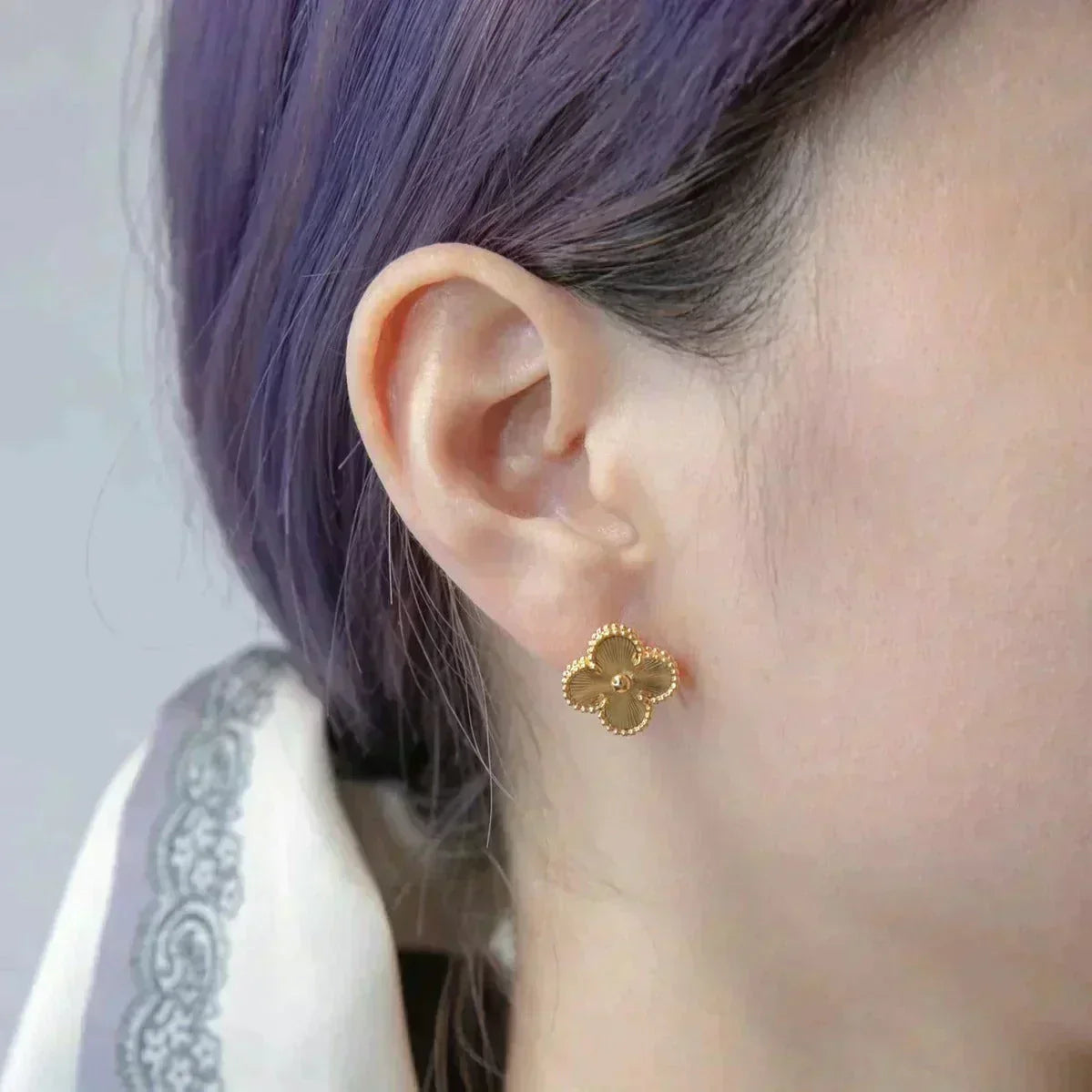 [Mystic Crown]CLOVER MEDIUM 1 MOTIFS LASER EARRINGS