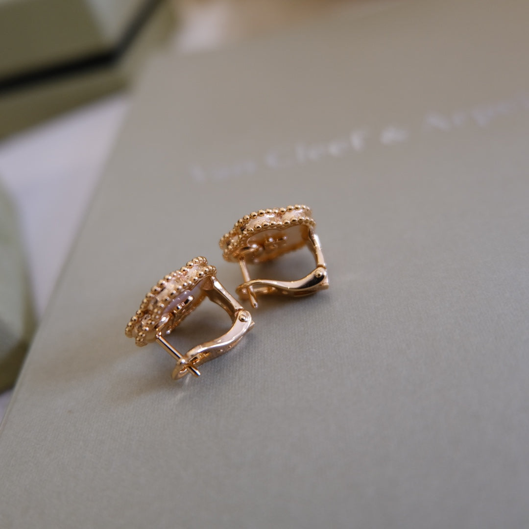[Mystic]LUCKY PINK GOLD WHITE MOP EARRINGS