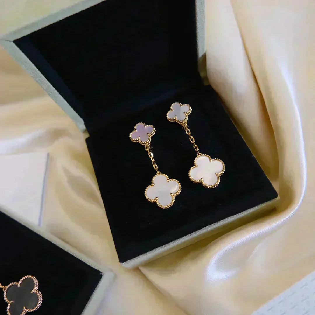 [Mystic]CLOVER 2 MOTIF WHITE MOP EARRINGS