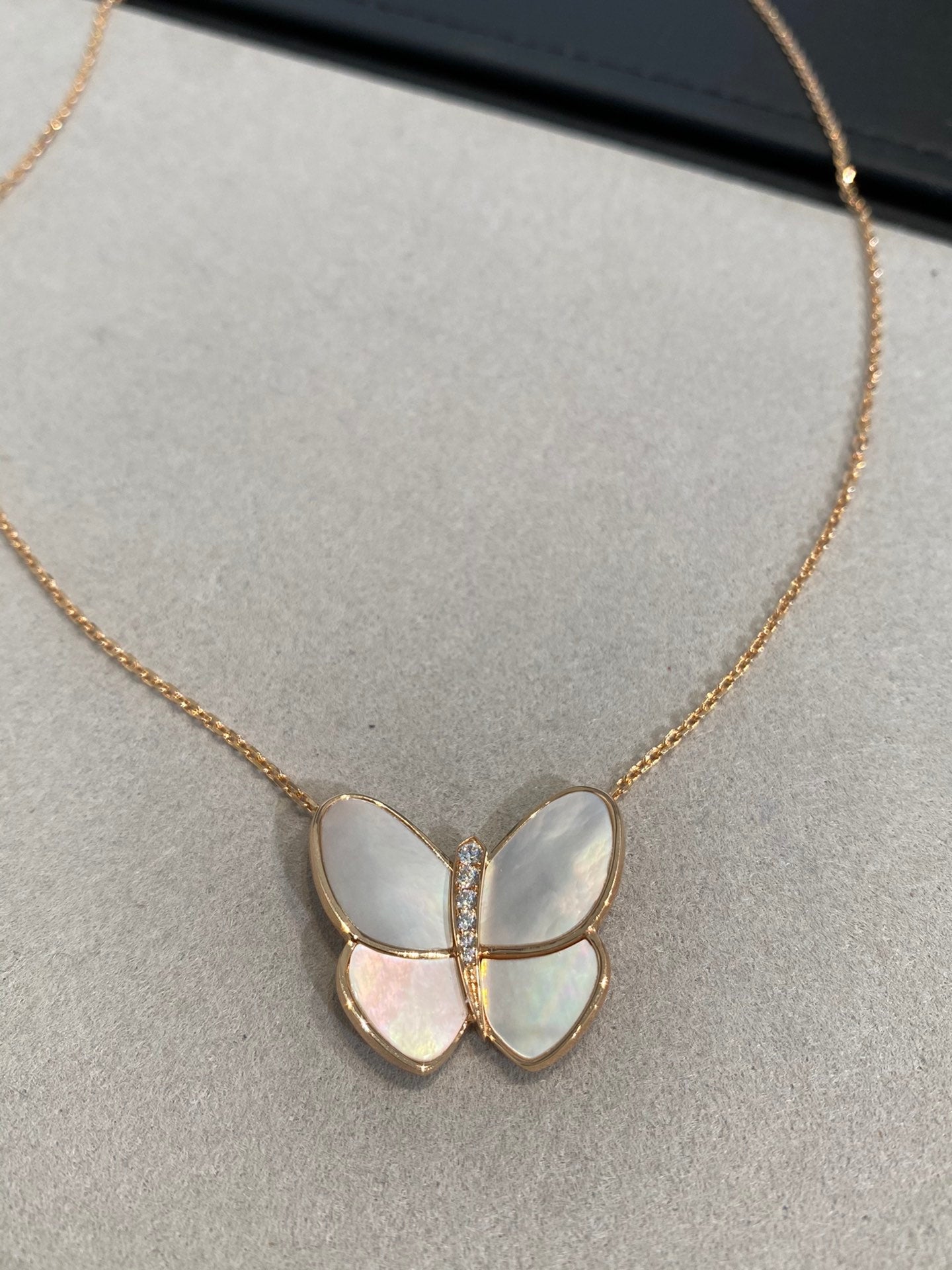 [Mystic]BUTTERFLY GOLD MOP DIAMOND NECKLACE