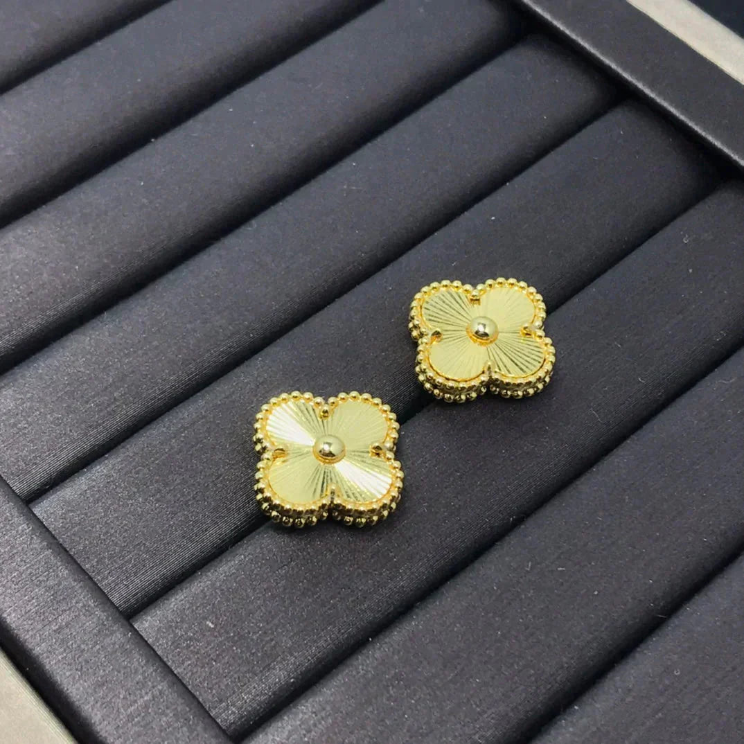 [Mystic]CLOVER MINI 9.5MM LASER EARRINGS