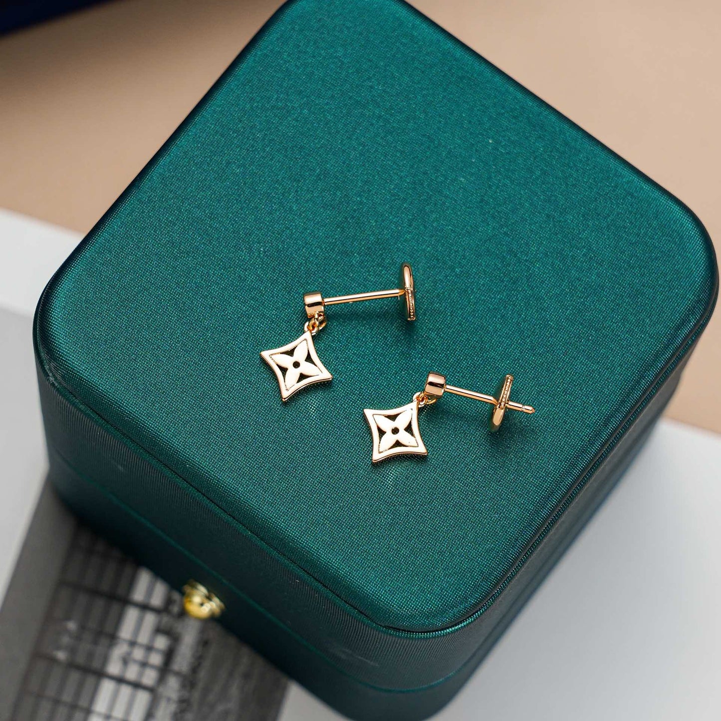 [Mystic]STAR EARRINGS GOLD