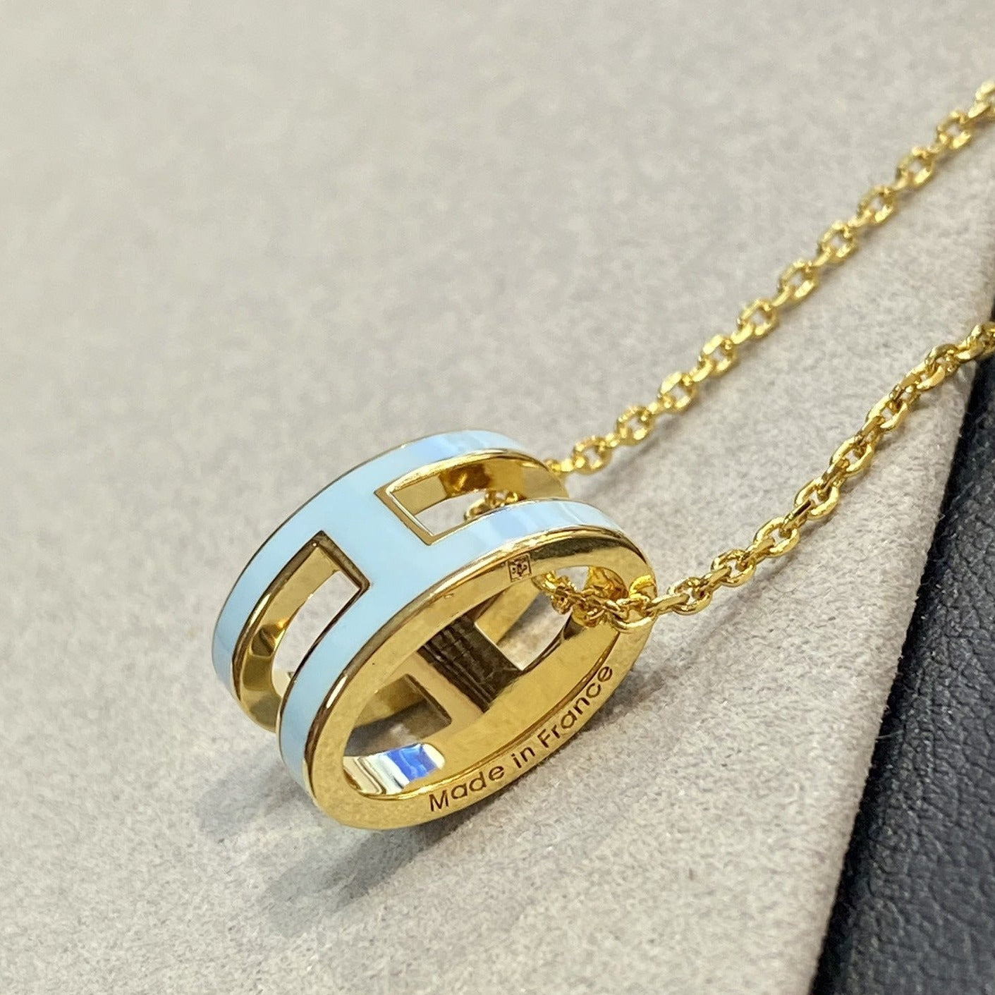 [Mystic]POP H LIGHT BLUE NECKLACE