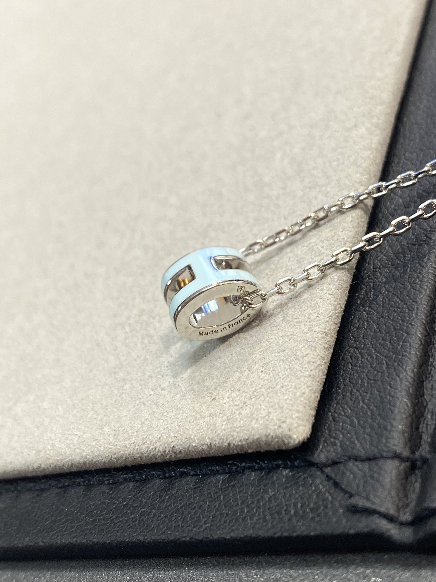 [Mystic]POP H LIGHT BLUE NECKLACE
