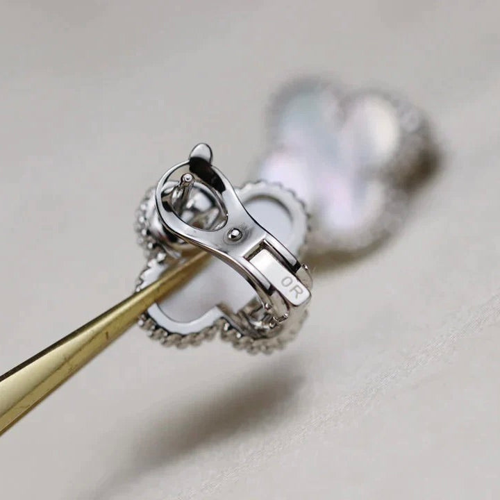 [Mystic]CLOVER MEDIUM 1 MOTIFS  WHITE MOP EARRINGS SILVER