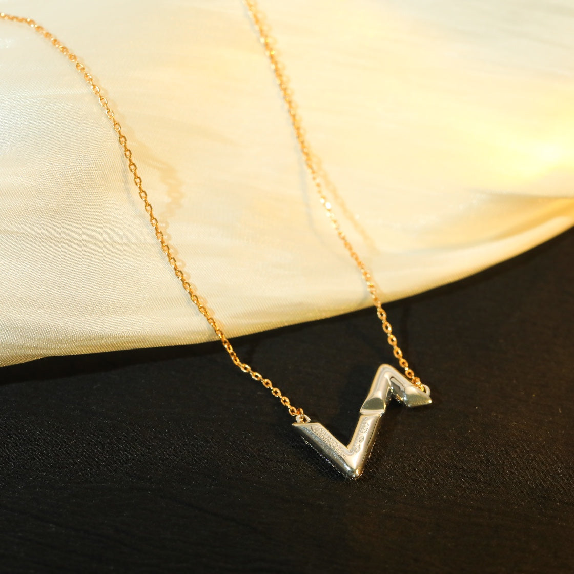 [Mystic]VOLT SILVER DIAMOND PEDANT NECKLACE