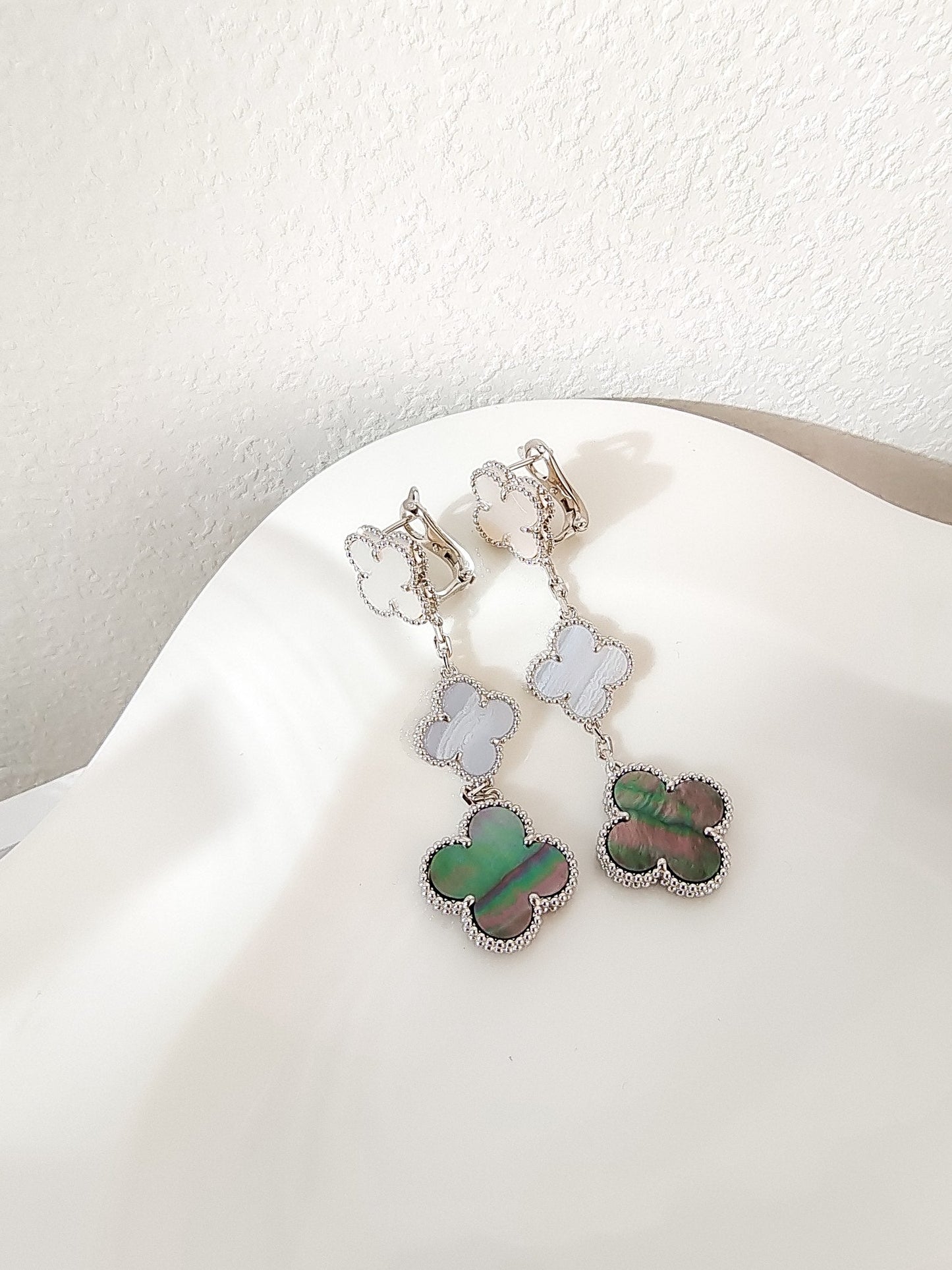 [Mystic Crown]CLOVER 3 MOTIFS CHALCEDONY DARK MOP SILVER EARRINGS