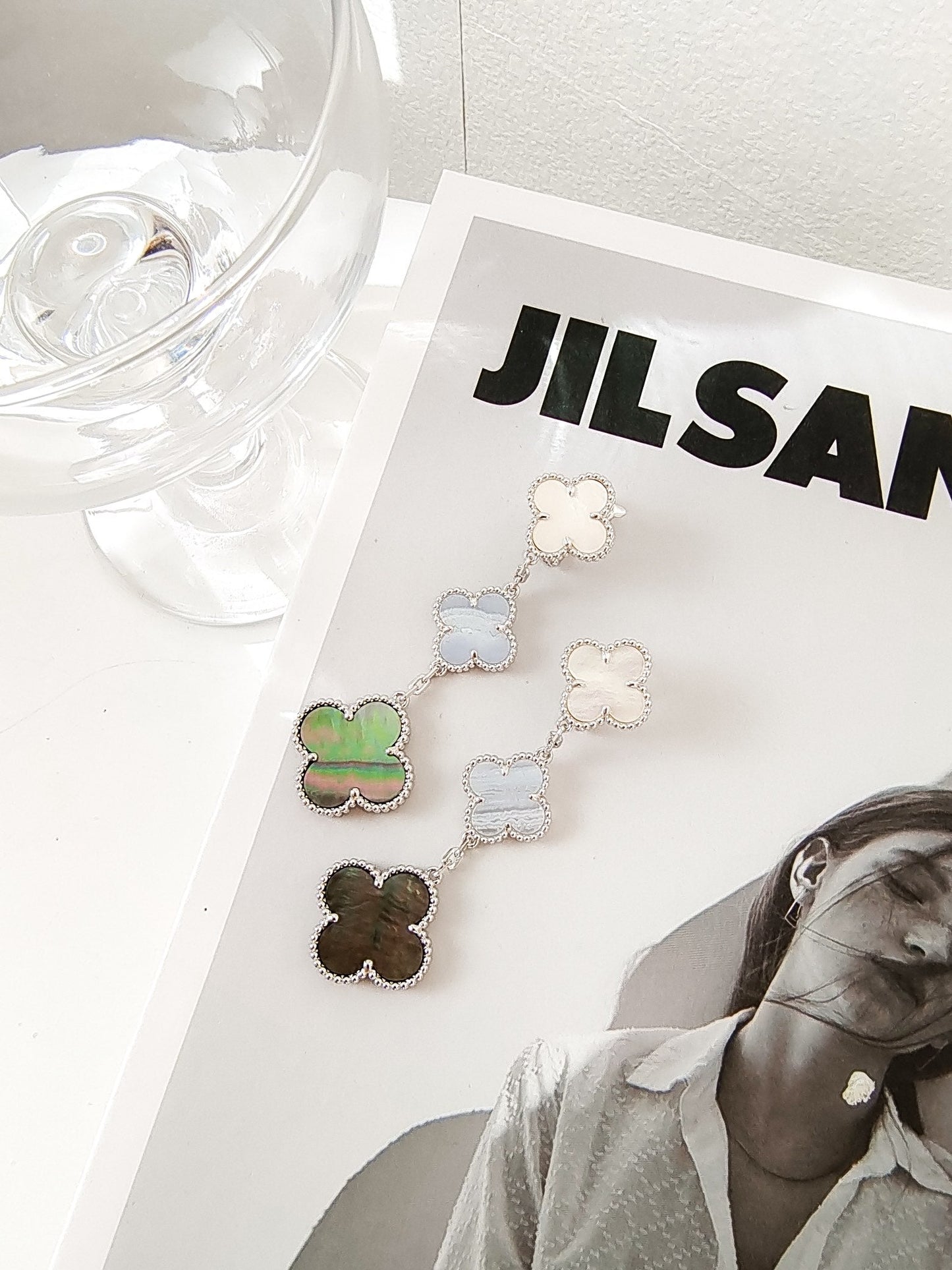 [Mystic]CLOVER 3 MOTIFS CHALCEDONY DARK MOP SILVER EARRINGS