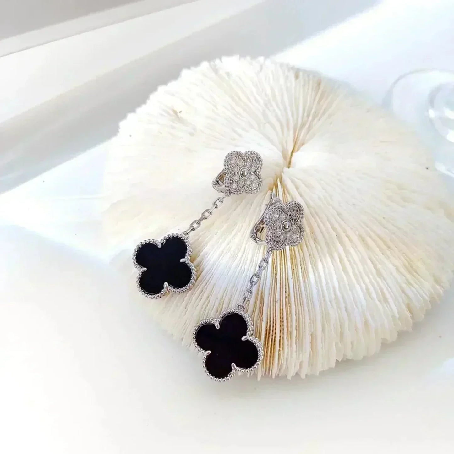 [Mystic]CLOVER 2 MOTIFS  DIAMOND ONYX EARRINGS SILVER