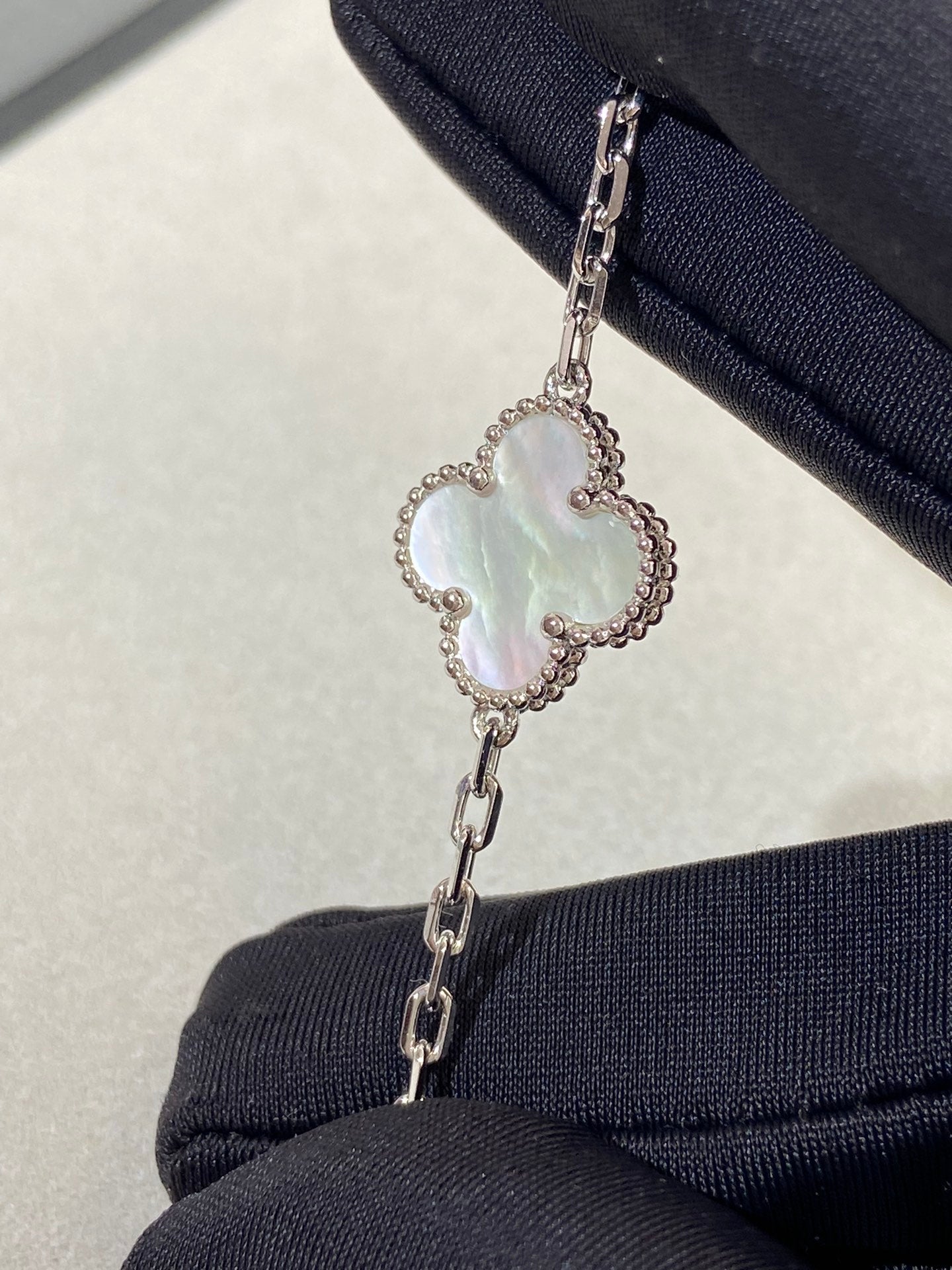 [Mystic]CLOVER SILVER MOP 5 MOTIF BRACELET