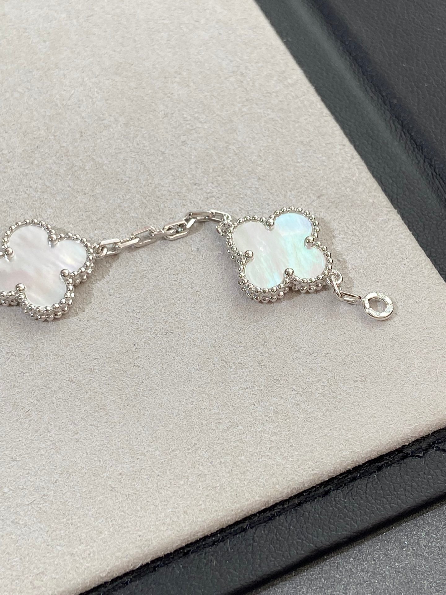 [Mystic]CLOVER SILVER MOP 5 MOTIF BRACELET
