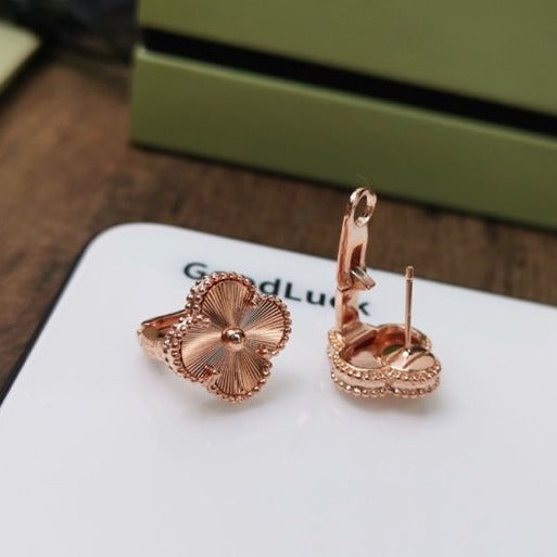 [Mystic]CLOVER MEDIUM STUD EARRINGS
