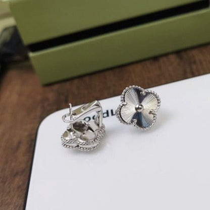 [Mystic]CLOVER MEDIUM STUD EARRINGS