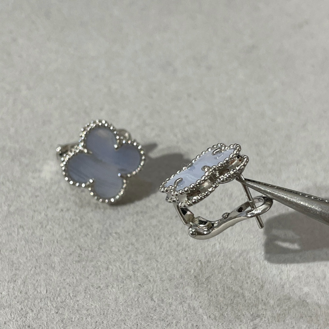 [Mystic Crown]CLOVER CHALCEDONY SILVER STUD EARRINGS
