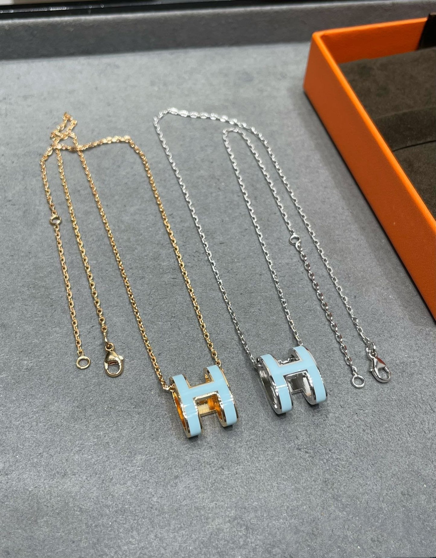 [Mystic]POP H SKY BLUE NECKLACE