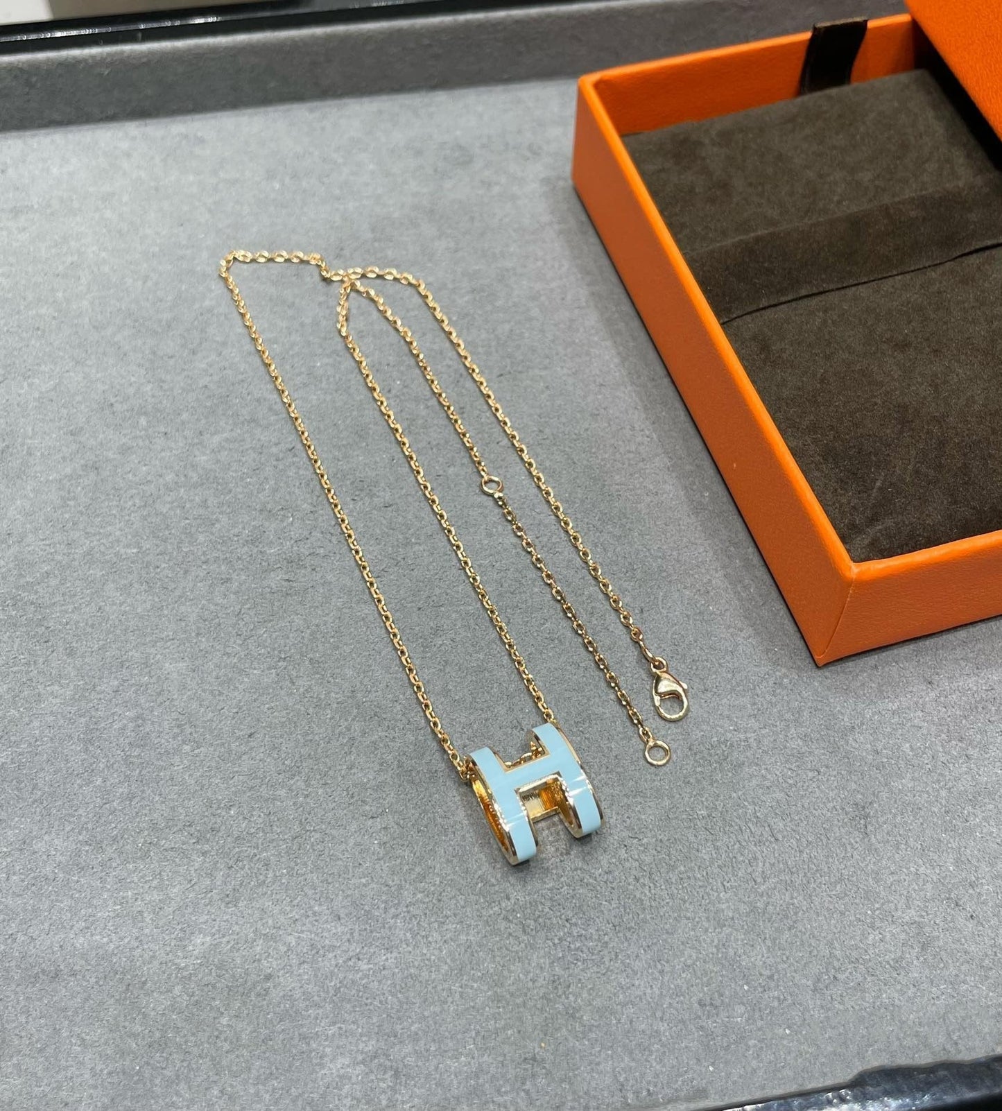 [Mystic]POP H SKY BLUE NECKLACE