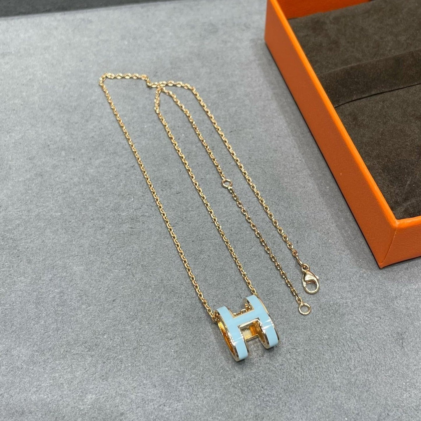 [Mystic]POP H SKY BLUE NECKLACE