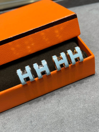 [Mystic]POP H SKY BLUE STUD EARRINGS