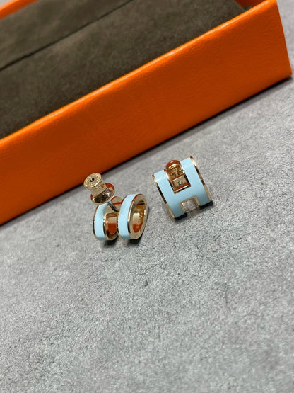 [Mystic]POP H SKY BLUE STUD EARRINGS