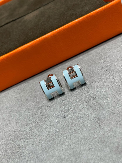 [Mystic]POP H SKY BLUE STUD EARRINGS