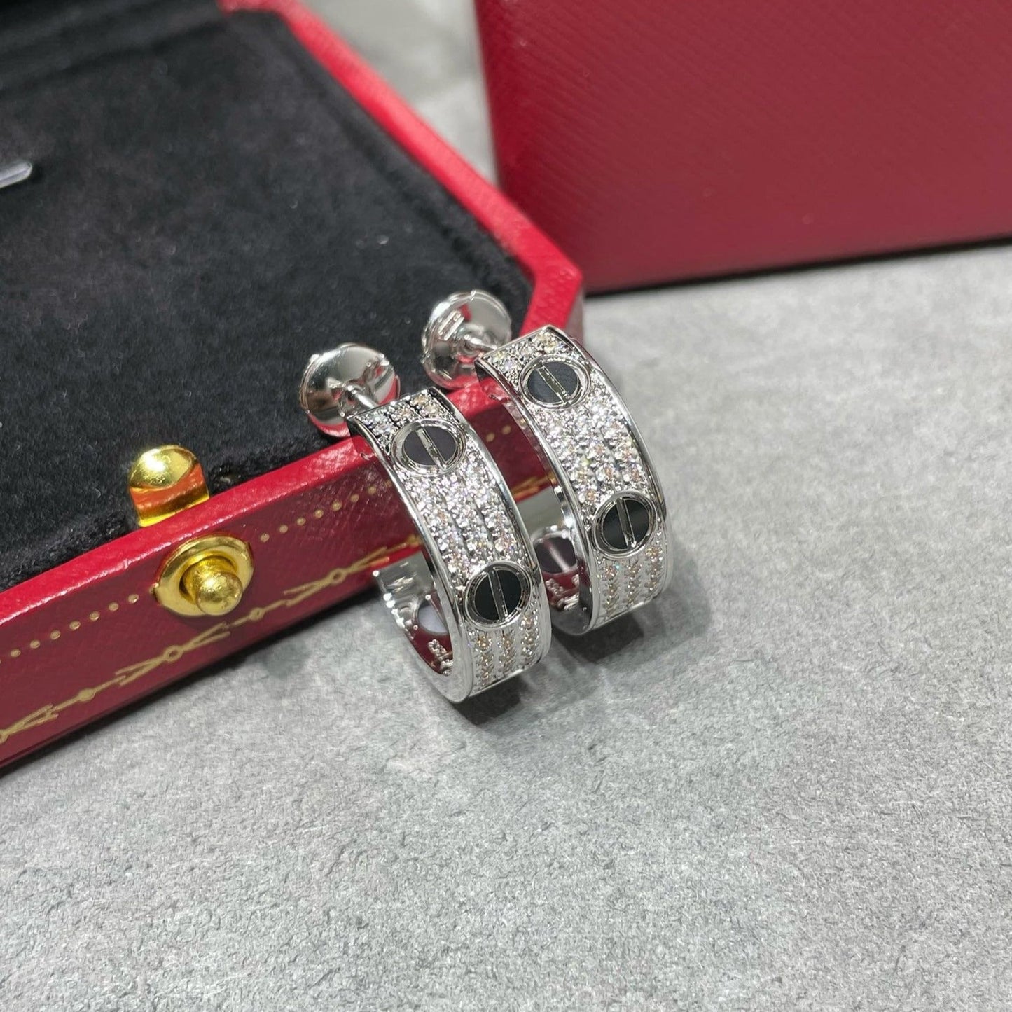 [Mystic Crown]LOVE CERAMIC DIAMOND PAVED SILVER EARRINGS