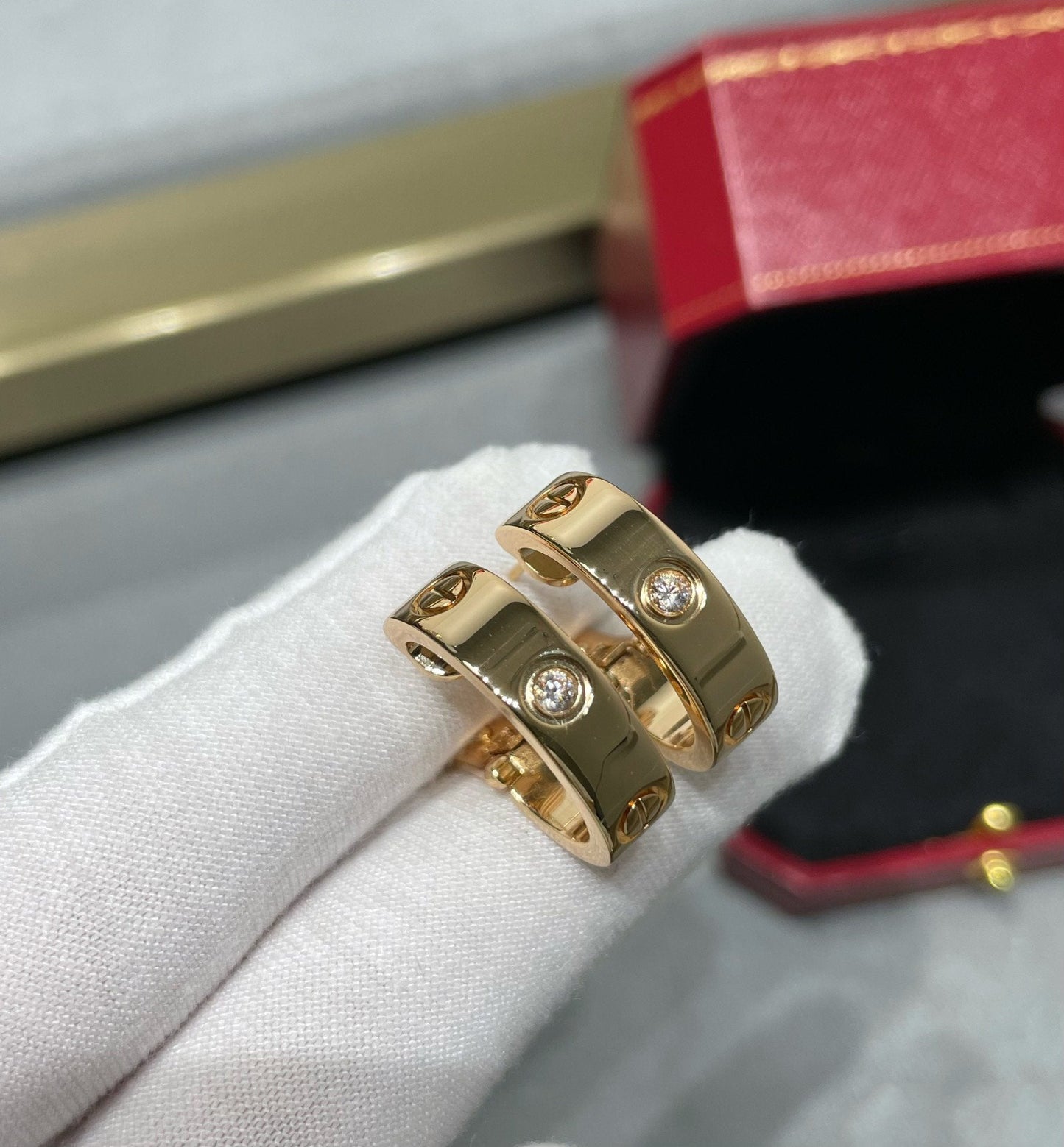 [Mystic Crown]LOVE 5.5MM 1 DIAMOND EARRINGS