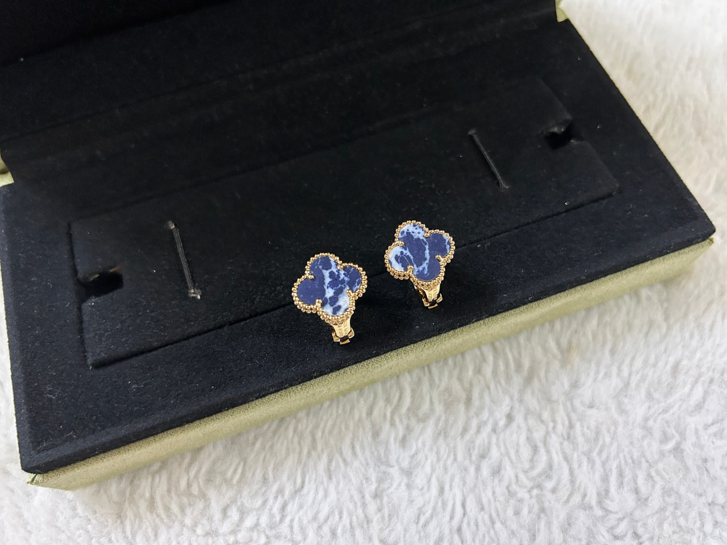 [Mystic]CLOVER PIETERSITE MEDIUM STUD EARRINGS