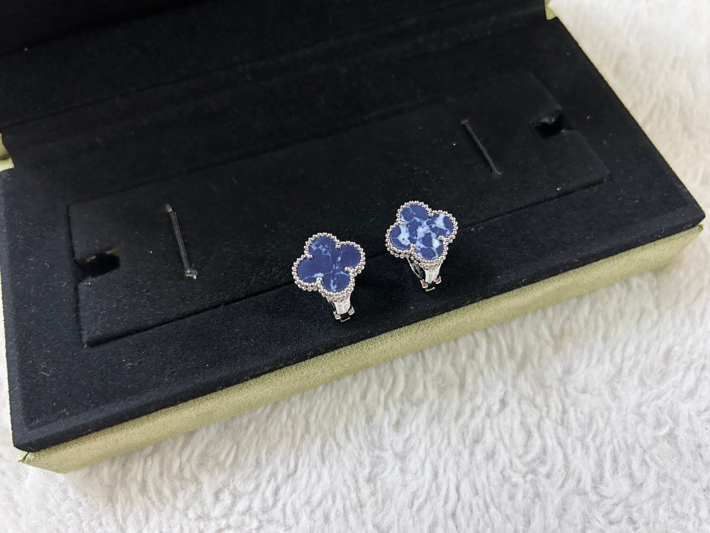 [Mystic]CLOVER PIETERSITE MEDIUM STUD EARRINGS