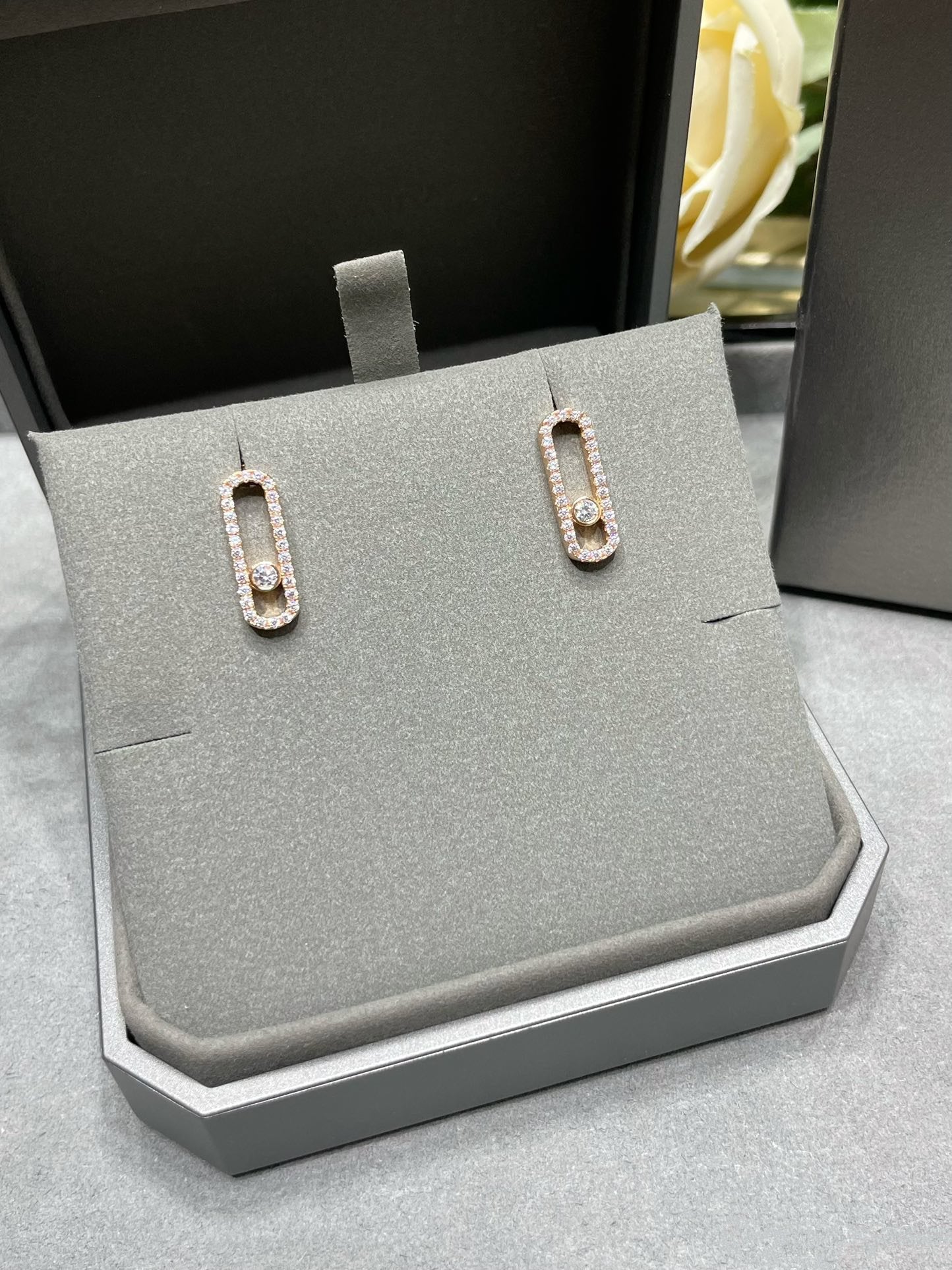 [Mysitc] MOVE UNO STUD DIAMOND PAVED EARRINGS