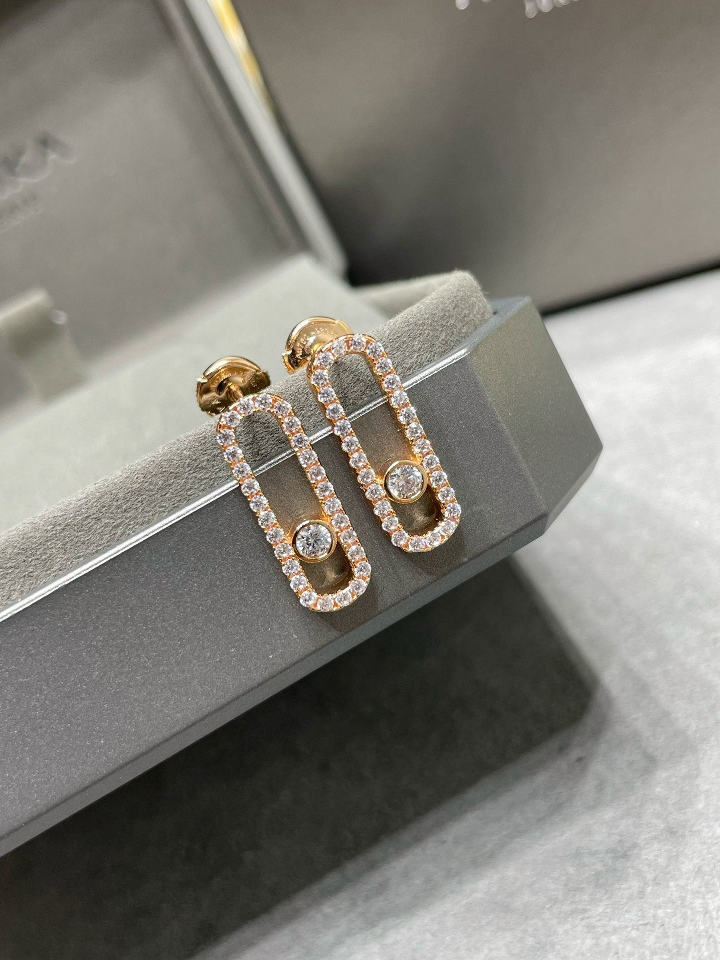 [Mysitc] MOVE UNO STUD DIAMOND PAVED EARRINGS
