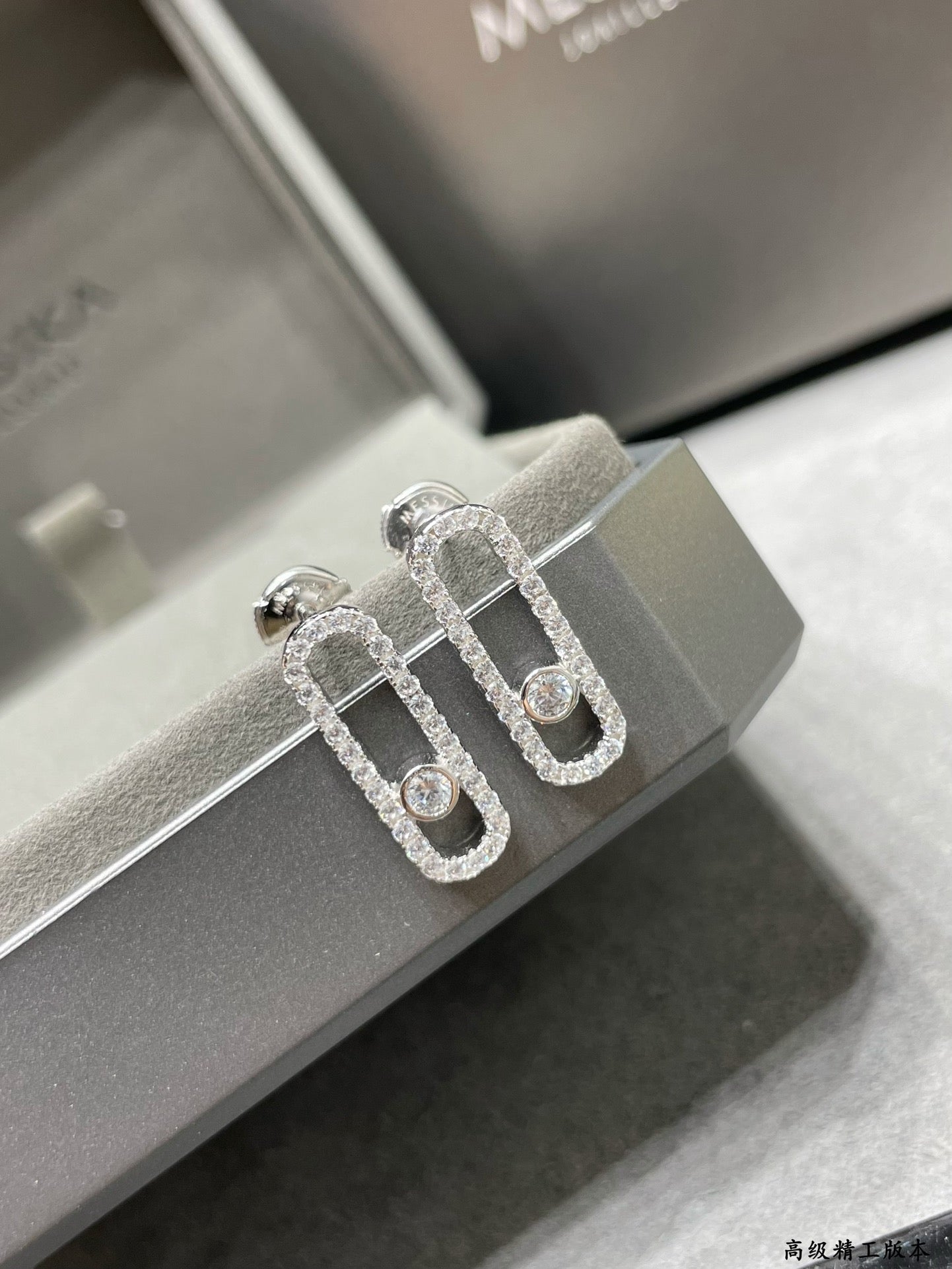 [Mysitc] MOVE UNO STUD DIAMOND PAVED EARRINGS