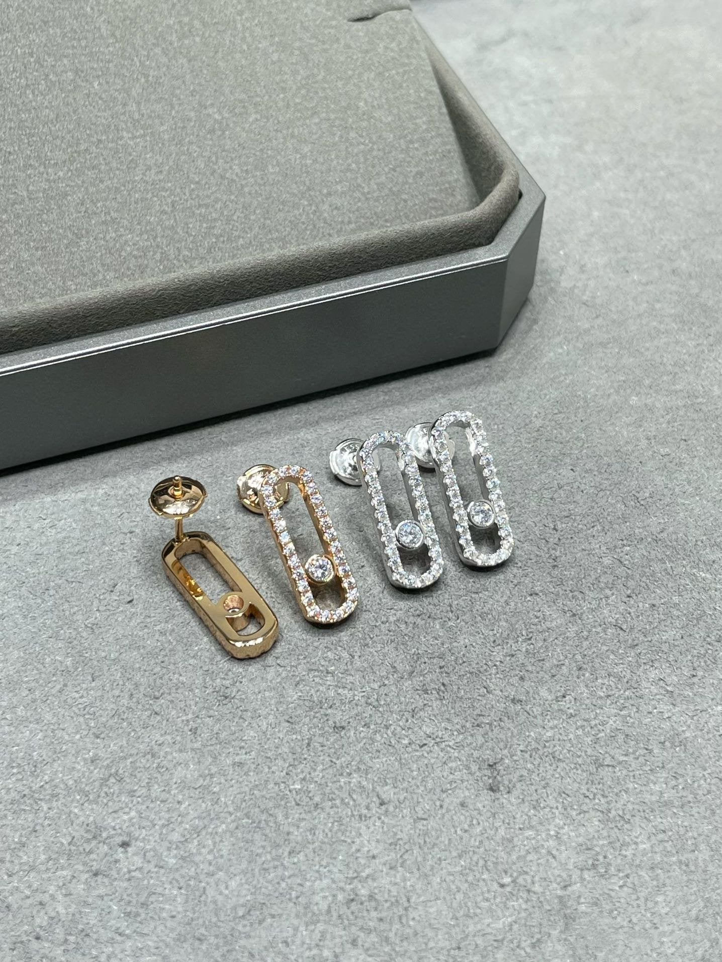 [Mysitc] MOVE UNO STUD DIAMOND PAVED EARRINGS