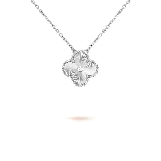 [Mystic]CLOVER  15MM DIAMOND LASER NECKLACE SILVER