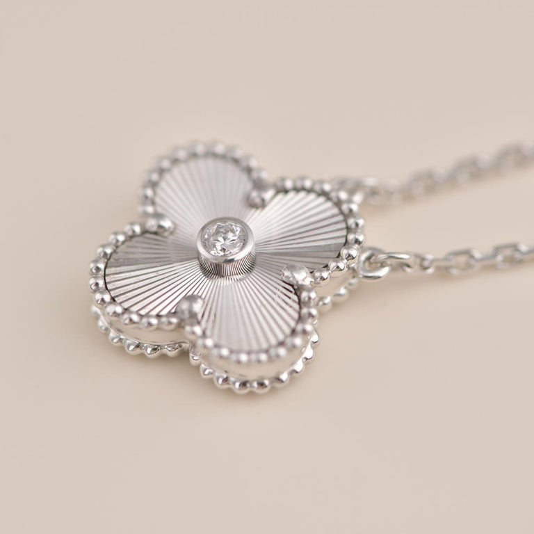 [Mystic]CLOVER  15MM DIAMOND LASER NECKLACE SILVER