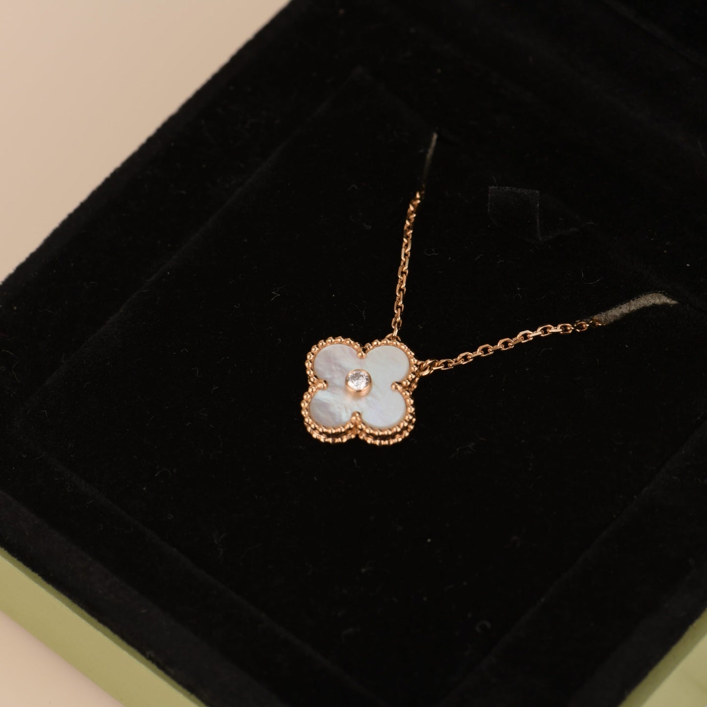 [Mystic]CLOVER 15MM DIAMOND WHITE FRITILLARIA NECKLACE