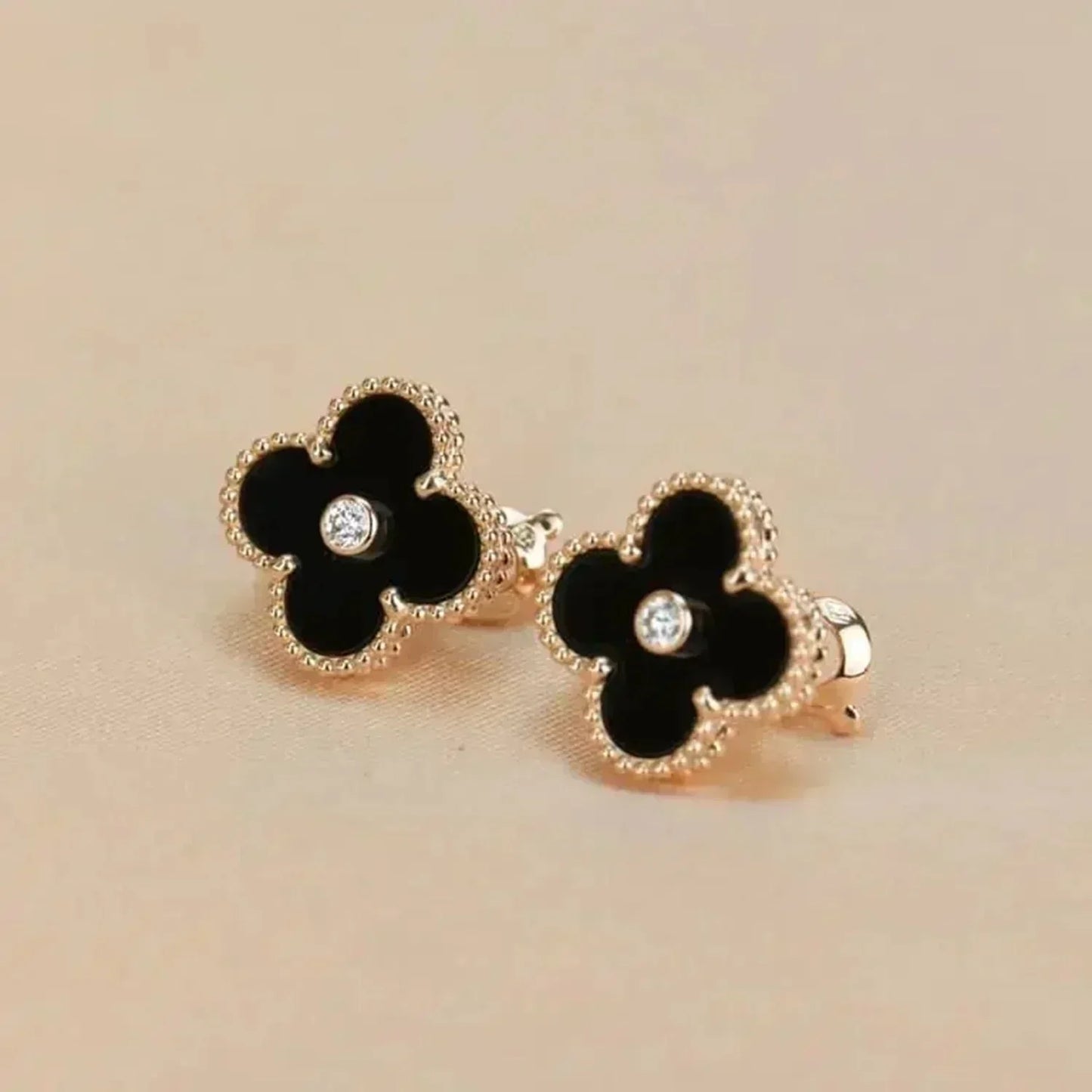 [Mystic]CLOVER MEDIUM 1 MOTIFS ONYX DIAMOND EARRINGS