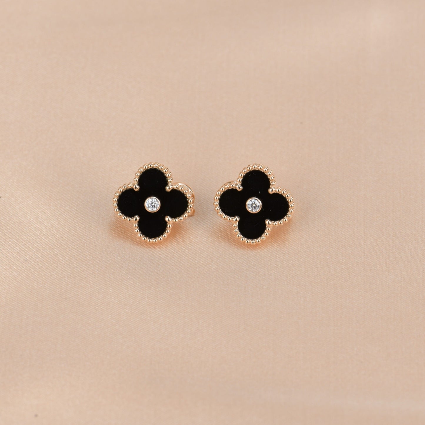 [Mystic]CLOVER MEDIUM 1 MOTIFS ONYX DIAMOND EARRINGS