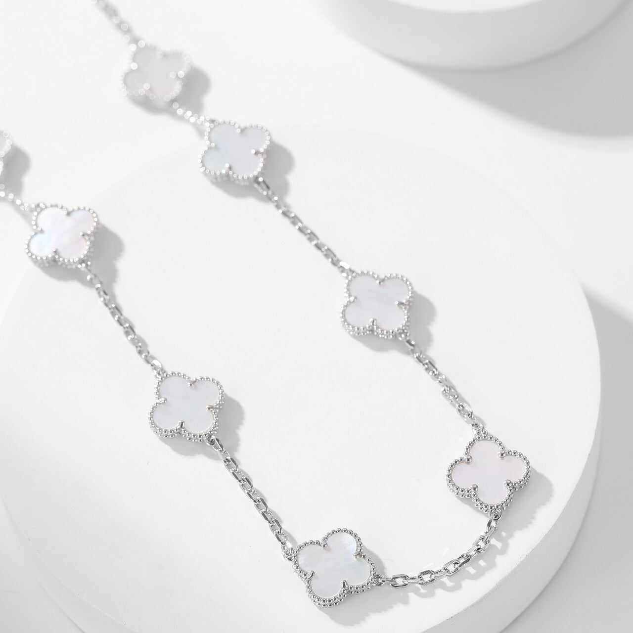 [Mystic]CLOVER 10 MOTIFS WHITE MOTHER OF PEARL NECKLACE
