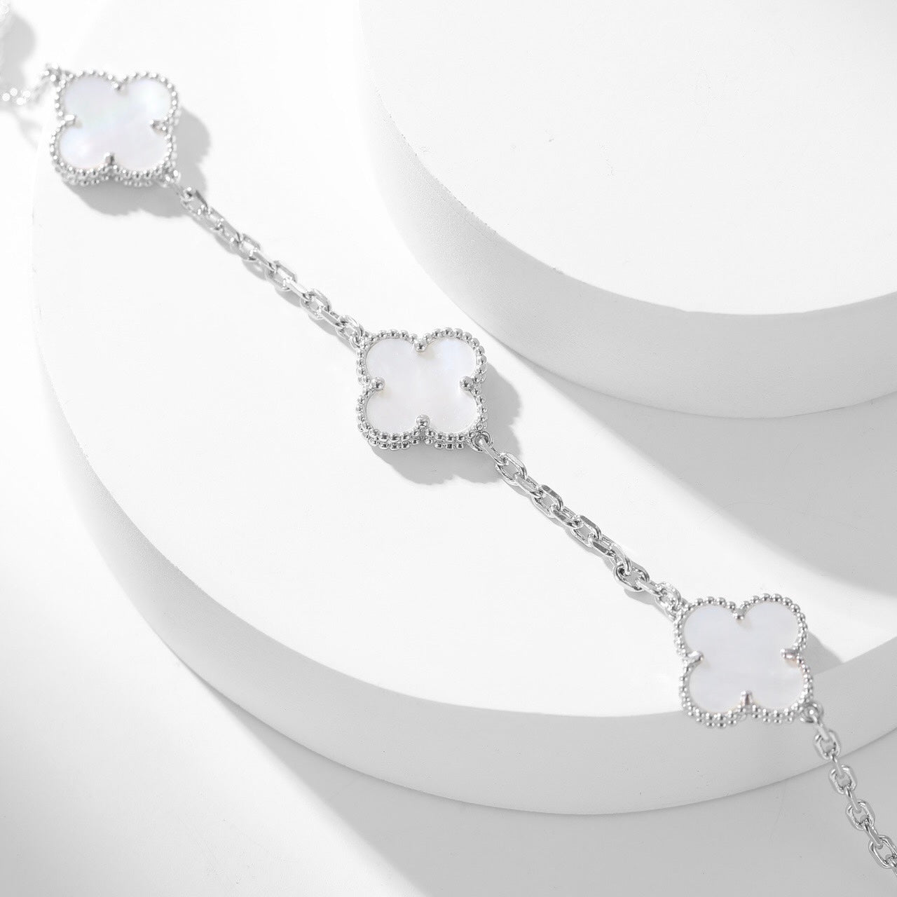 [Mystic]CLOVER 10 MOTIFS WHITE MOTHER OF PEARL NECKLACE