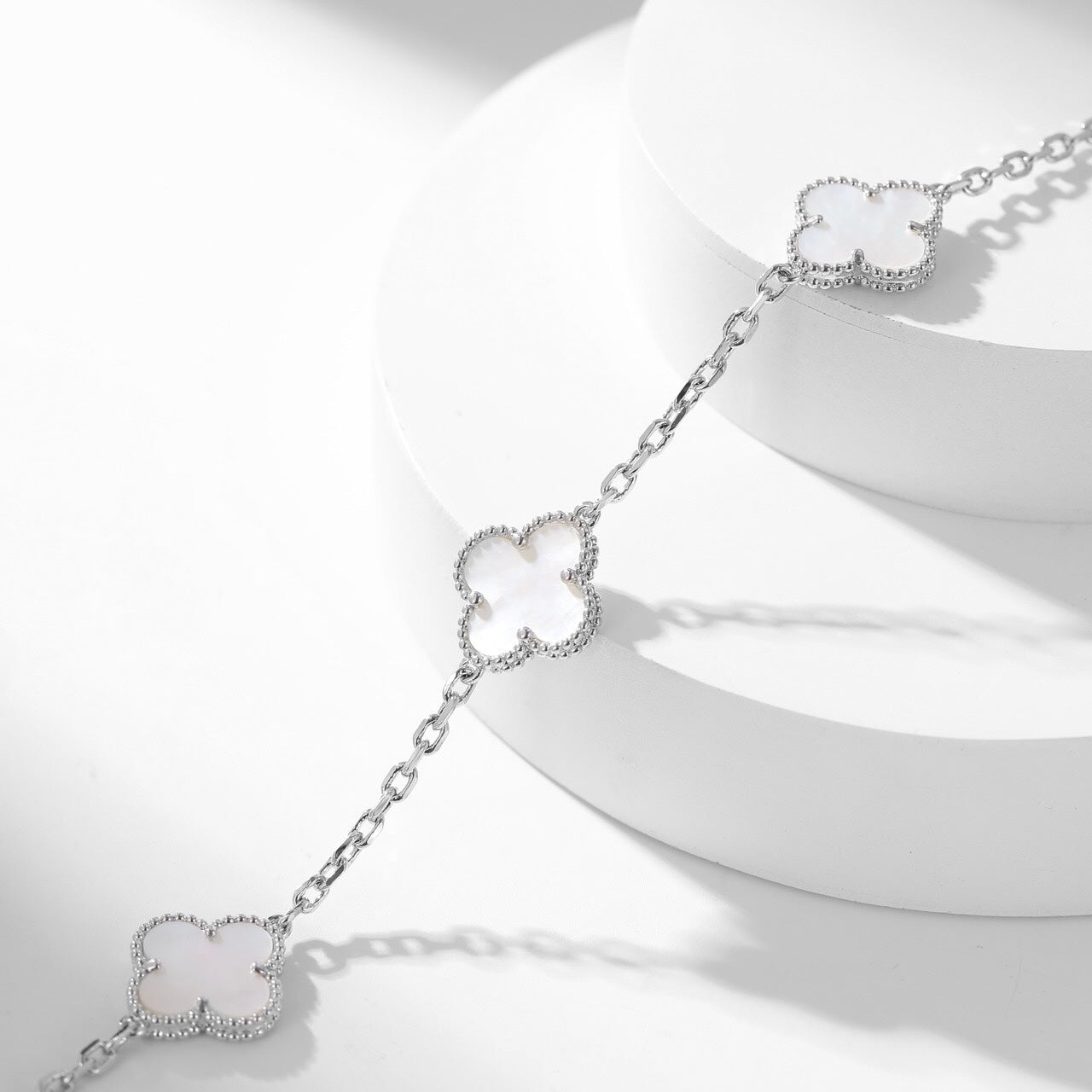 [Mystic]CLOVER 10 MOTIFS WHITE MOTHER OF PEARL NECKLACE