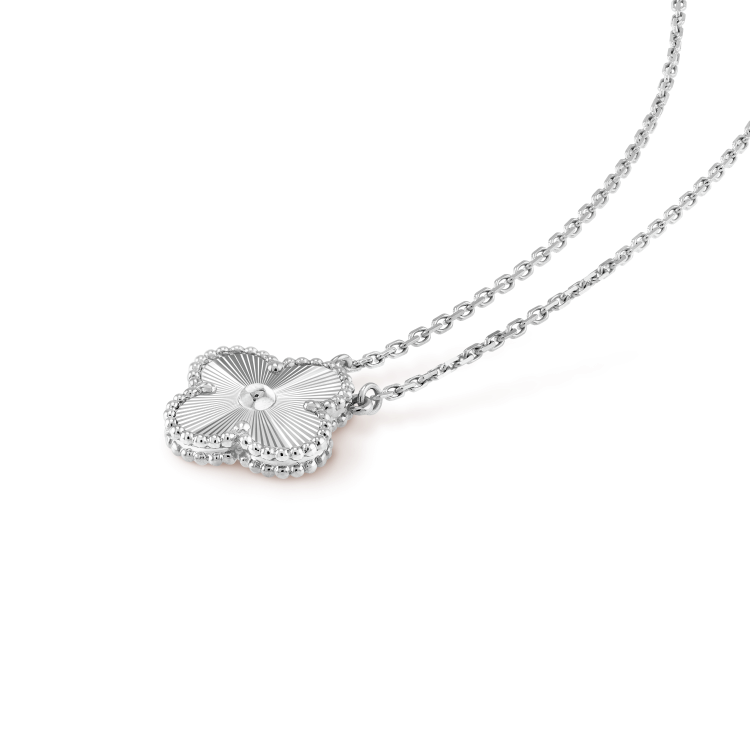 [Mystic]CLOVER 15MM LASER NECKLACE SILVER