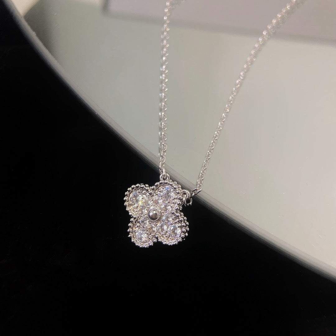 [Mystic]Clover 15mm Diamant-Einzelblüten-Halskette