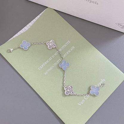 [Mystic] Armband aus Silber mit Kleeblattmotiv und fünf Diamanten in Lila und Chalcedon 