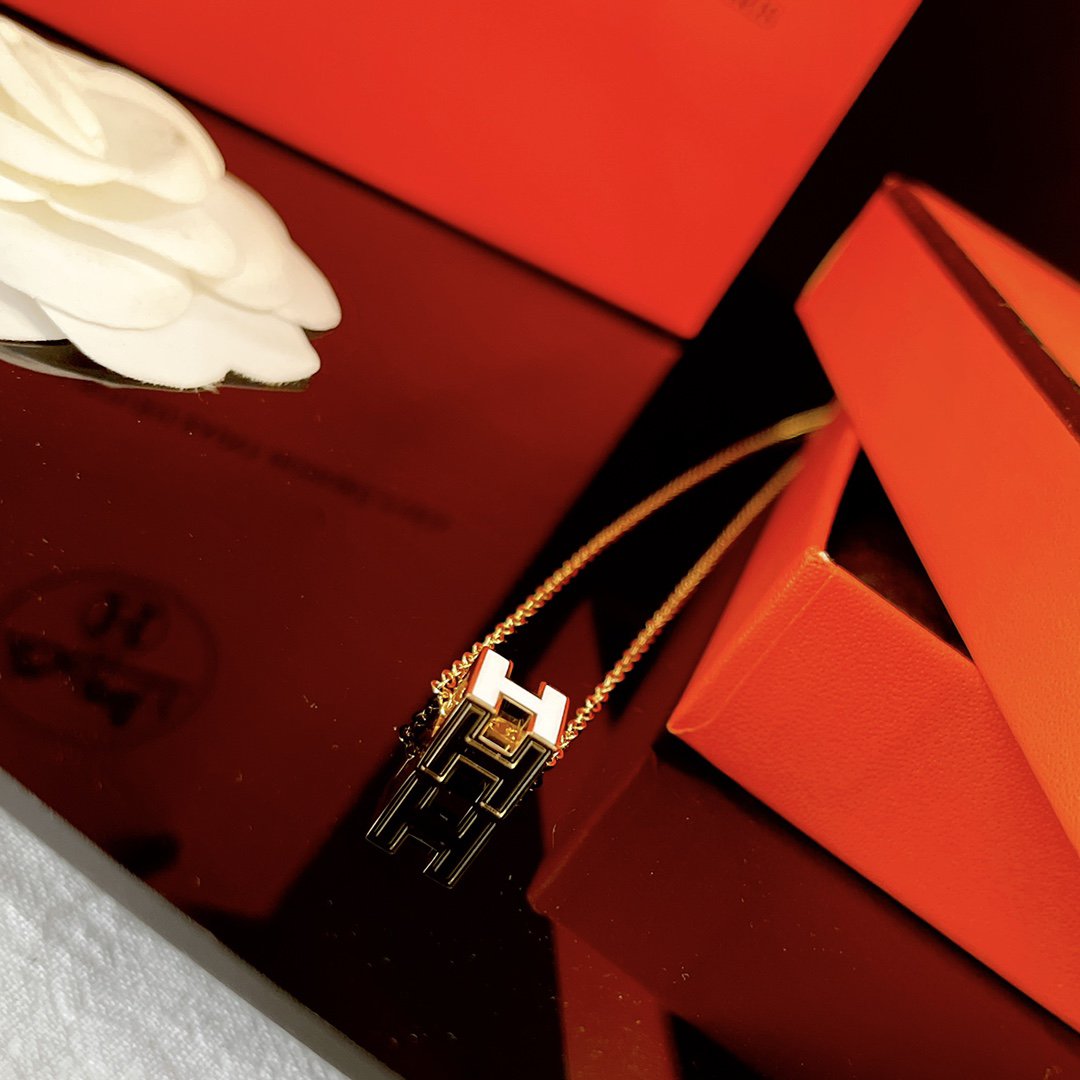 [Mystic]H WHITE SQUARE GOLD NECKLACE