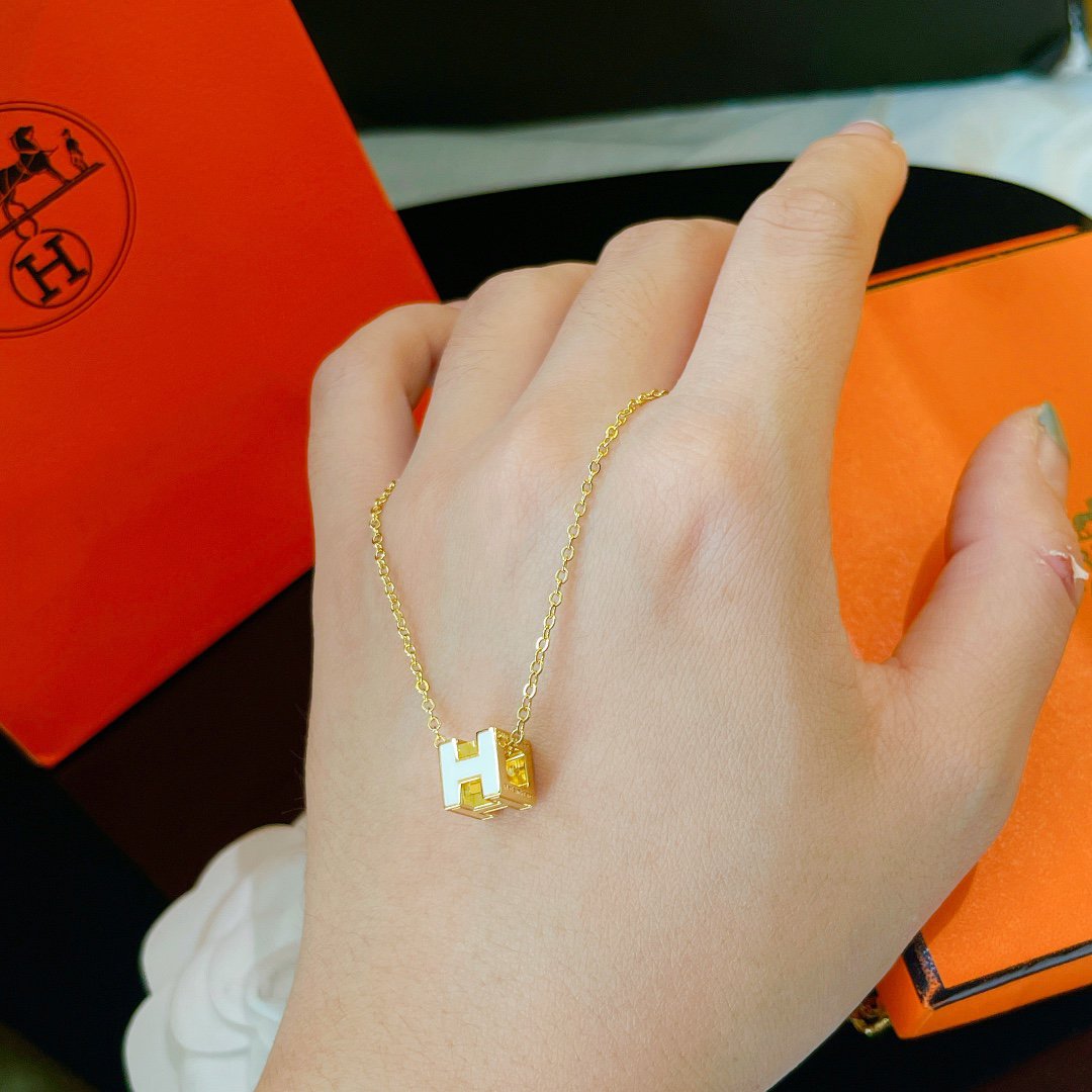 [Mystic]H WHITE SQUARE GOLD NECKLACE