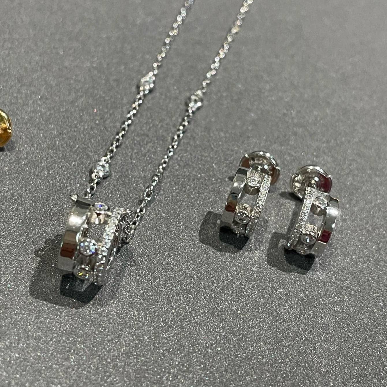 [Mysitc] CHAIN MOVE ROMANE PEDAND NECKLACE