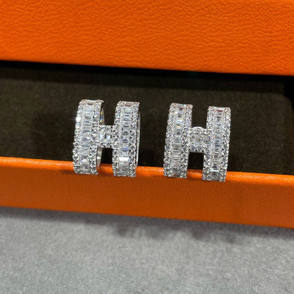 [Mystic]H STUD EARRINGS WITH SILVER DIAMONDS
